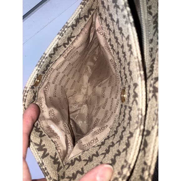 MICHAEL KORS MEDIUM SAFFIANO LEATHER SIGNATURE CROSSBODY BAG - Picture 16 of 16